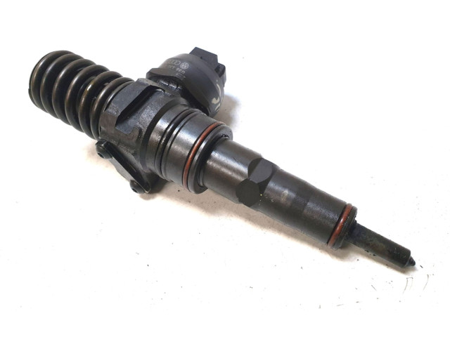 Форсунка 038130073AQ    Audi A3 S3 8P  BKC,BLS,BXE 