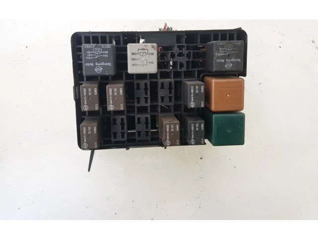 Блок предохранителей 8220108147, 08e5733 SsangYong Rexton