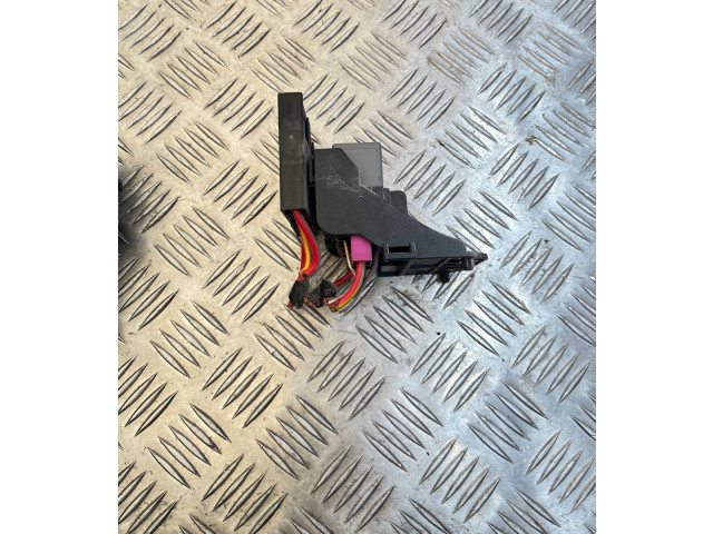 Блок предохранителей  4F1937503   Audi A6 S6 C6 4F    