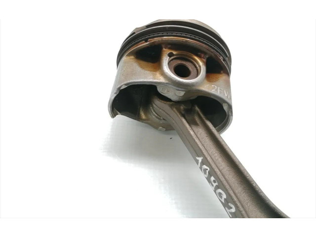 Поршень с шатуном Skoda Octavia Mk3 (5E)