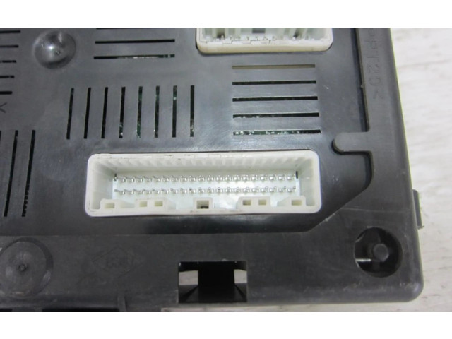 Блок предохранителей 8200652285 Renault Clio III