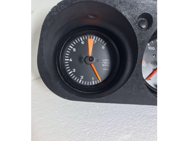 Přístrojová deska Porsche 924