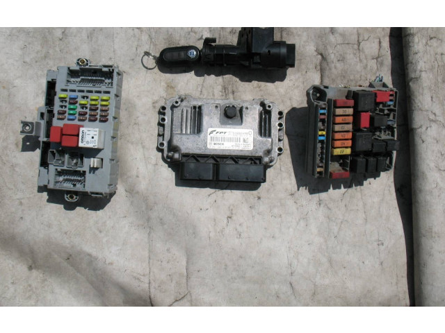 Блок управления двигателем Блок управления 51832098 Lancia Delta III