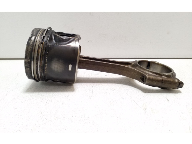  Поршень с шатуном  82L175  Volvo XC60  