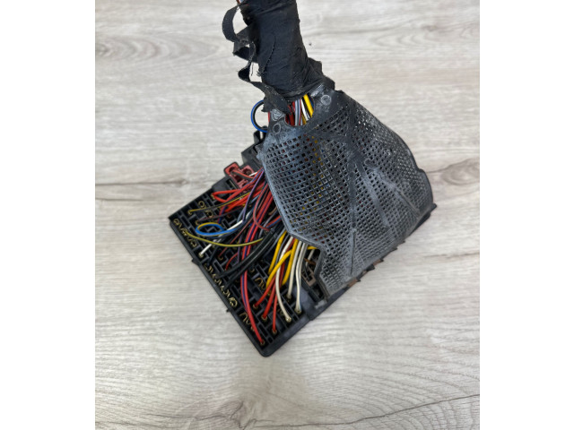 Блок предохранителей 643020   Ford Scorpio    