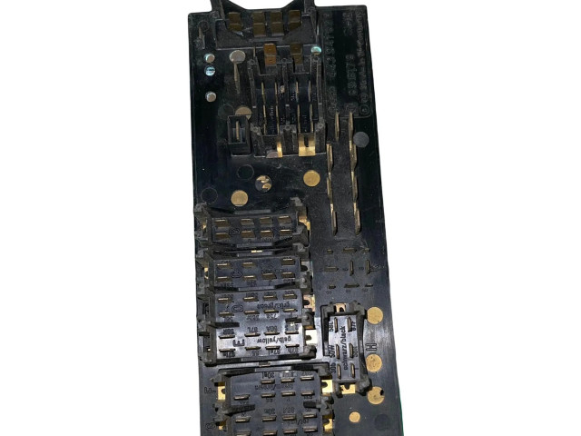 Блок предохранителей 443941822   Volkswagen Jetta I    