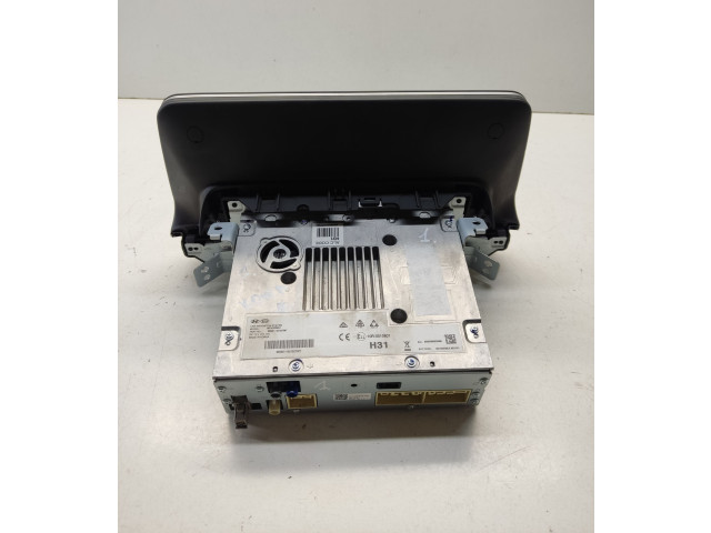 Радио/ проигрыватель CD/DVD / навигация