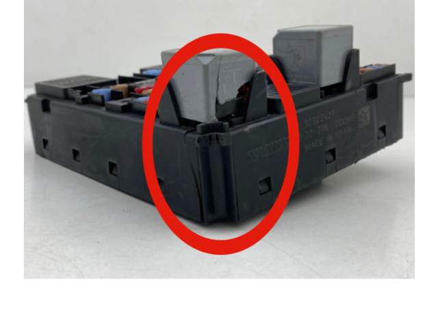 Блок предохранителей 32322427 Volvo V90 Cross Country