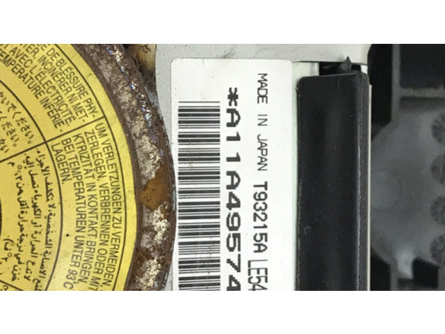 Подушка безопасности водителя T93215A, LE5457K0002 Mazda MPV II LW