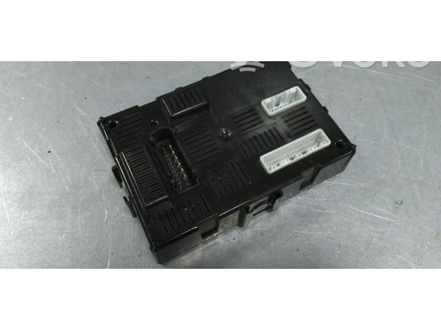 Pojistková skříňka Řídící jednotka BSM 8200343732 Renault Clio III 2006