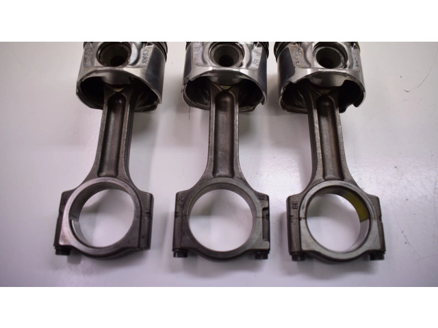  Поршень M9R 782   Renault Trafic II (X83)  