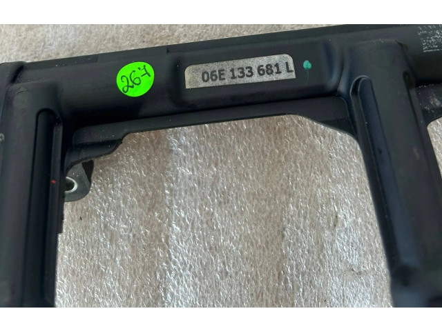 Vstřikovací lišta 06E133681L Audi Q7 4M CRE