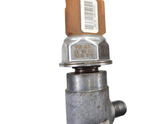 Топливная рампа 03L130089AA, 03L130089AA   Audi A1  