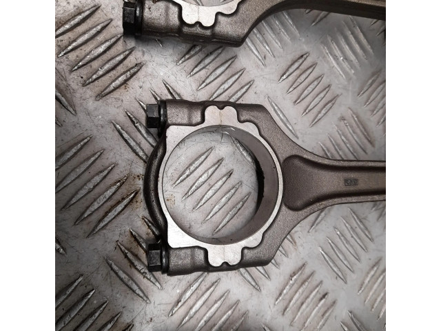 Píst Alfa Romeo Stelvio pro benzínový motor 2.0