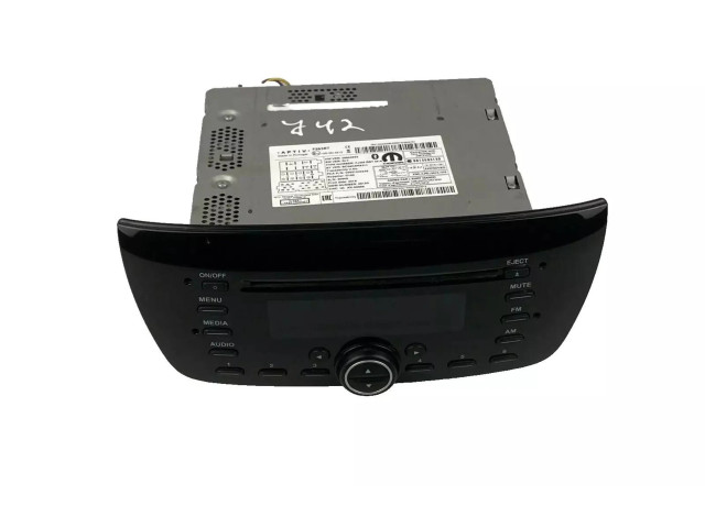 Радио/ проигрыватель CD/DVD / навигация