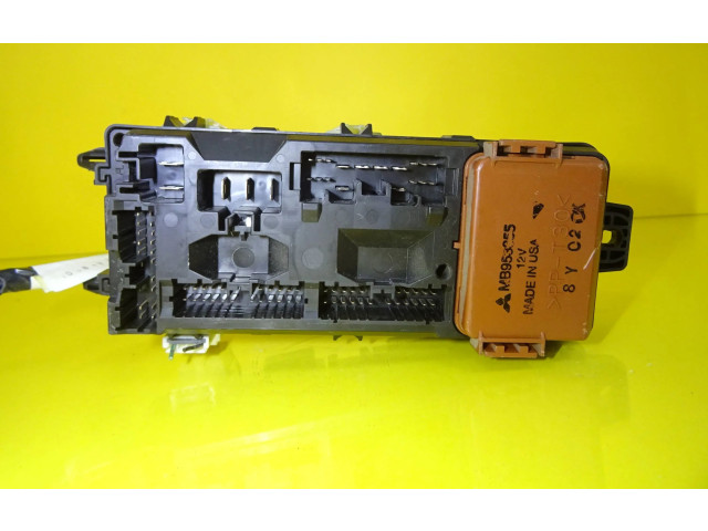 Блок предохранителей MB953355 Mitsubishi Carisma