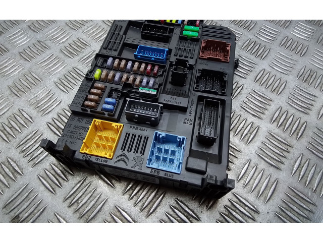 Pojistková skříňka 9832880380, 983288038000 Peugeot 208 2022