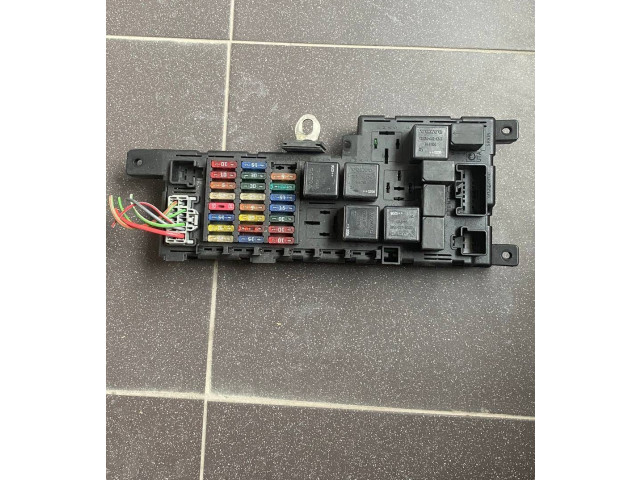 Блок предохранителей    8637841, 518717004   Volvo V70