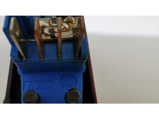 Включатель аварийных фонарей