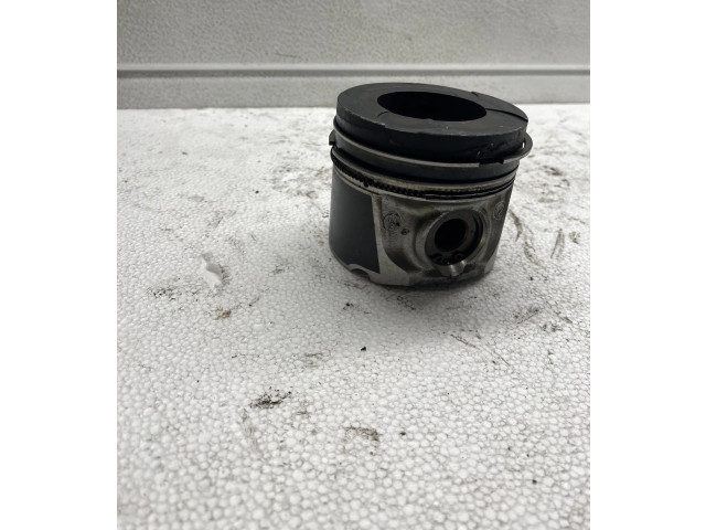  Поршень  86L77  Nissan X-Trail T30 для дизельного двигателя 