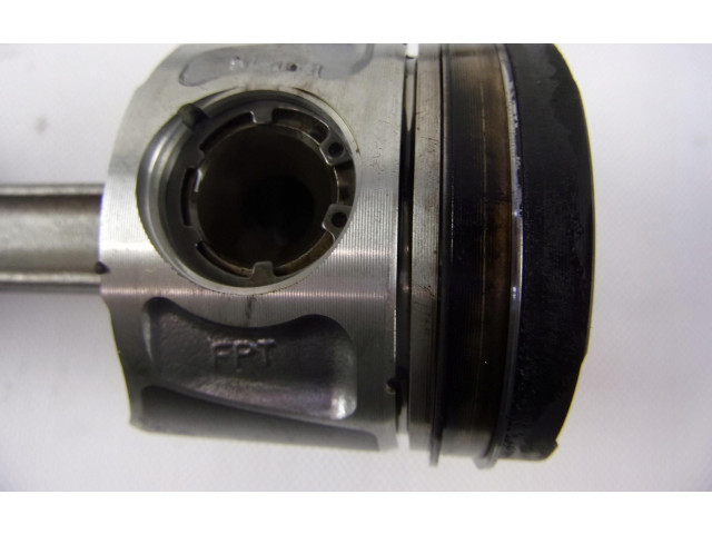 Поршень с шатуном 55263087 Jeep Compass