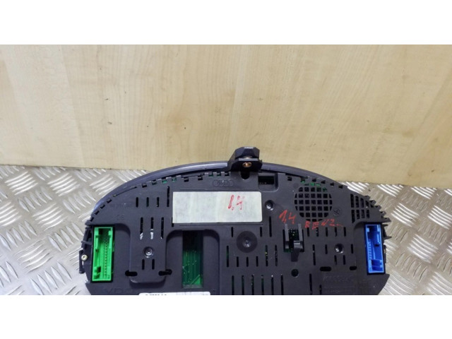 Панель приборов 81117994   Audi A2       