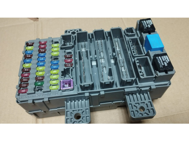 Блок предохранителей 42333LK Acura RDX I