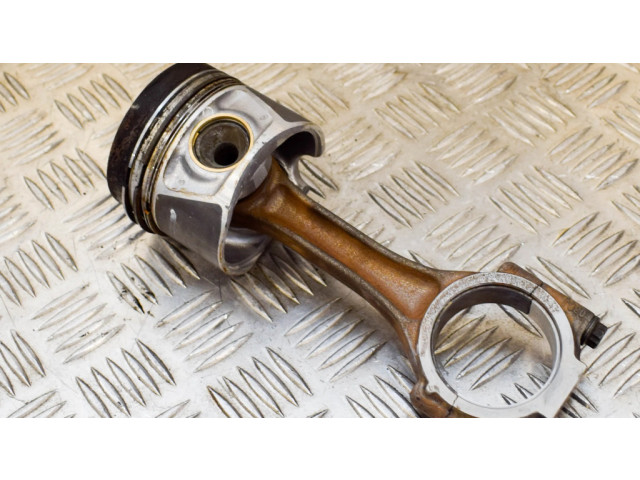 Píst 03L107065S Audi A6 S6 C7 4G pro naftový motor 2.0