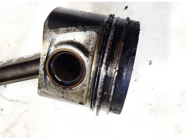 Поршень с шатуном Mitsubishi Outlander для дизельного двигателя 2.0