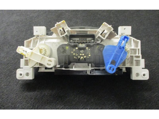 Блок управления климат-контролем    Dacia Logan I