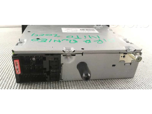 Радио/ проигрыватель CD/DVD / навигация