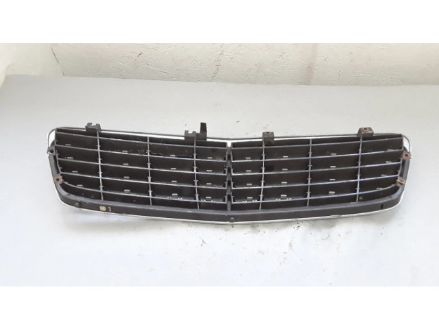 Передняя решётка Mercedes-Benz C W203 2000-2007 года A6083