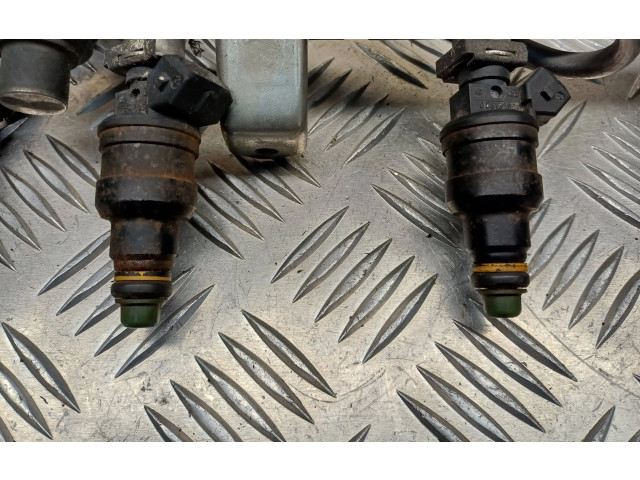 Топливная рампа 058133681, 058133551   Audi A6 S6 C5 4B  