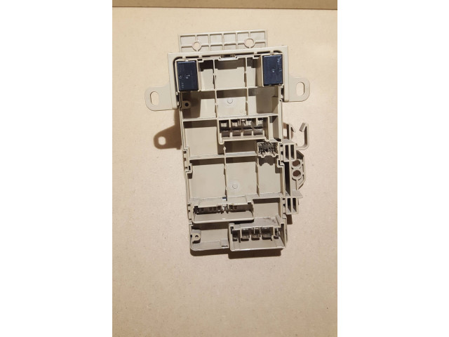 Блок предохранителей 82201FJ110   Subaru Forester SJ    