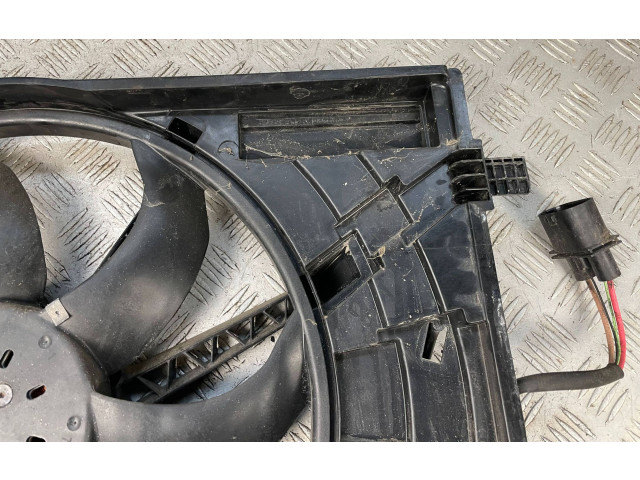 Вентилятор радиатора 5Q0121203DQ Skoda Karoq