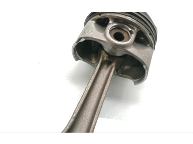  Поршень с шатуном    Skoda Octavia Mk3 (5E)  