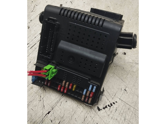 Блок предохранителей 30786475   Volvo V70    