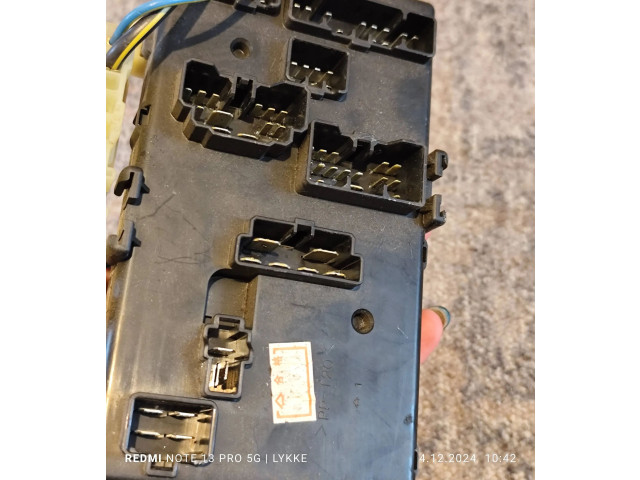 Ящик предохранителей (комплект) 8260097405 Daihatsu YRV