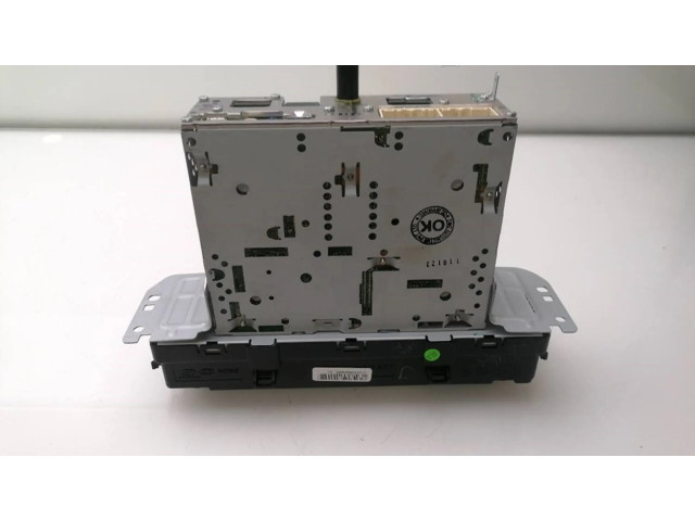 Радио/ проигрыватель CD/DVD / навигация