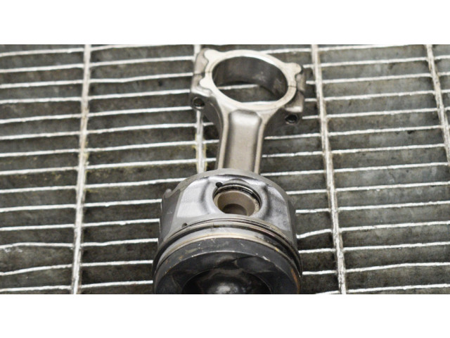 Поршень 120A18001R, 7701475074 Renault Clio IV для дизельного двигателя 1.5