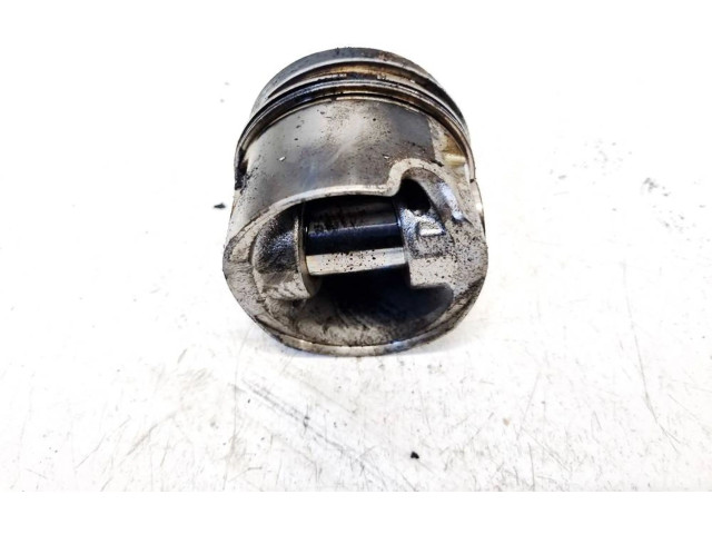 Píst Volkswagen PASSAT B5.5