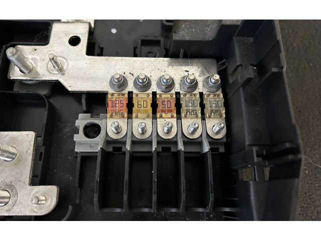 Pojistková skříňka 7L0937548C Audi Q7 4L 2011