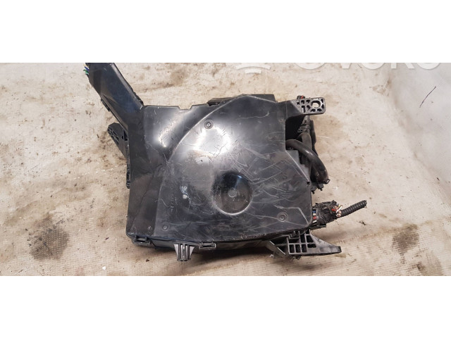 Pojistková skříňka 8211505A31 Toyota Avensis T270 2014