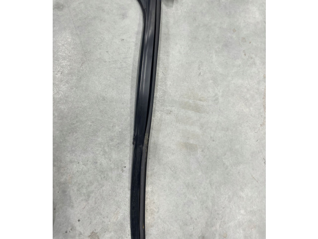 Уплотнительная резина (у стекла)    Audi A6 S6 C7 4G      