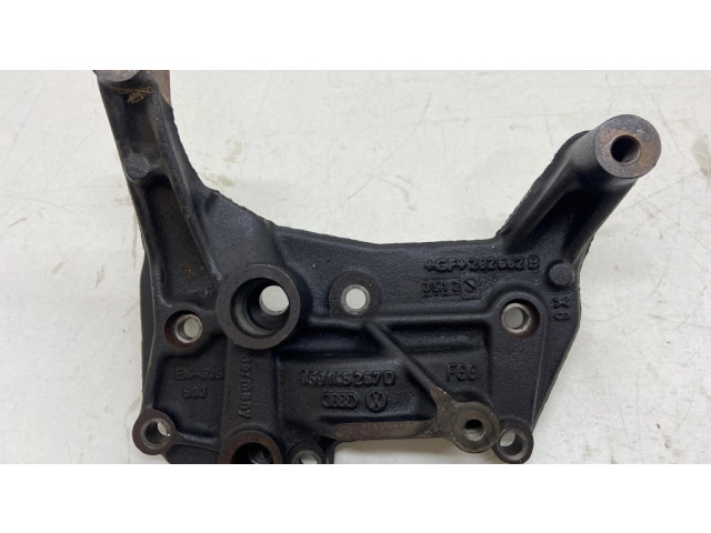 Другая деталь отсека двигателя