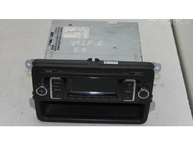 Радио/ проигрыватель CD/DVD / навигация