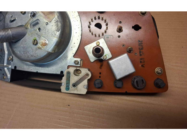 Панель приборов 87001050   Mercedes-Benz W123       