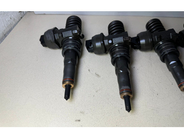 Комплект форсунок 038130073AG, 0414720215    Volkswagen Touran I   
