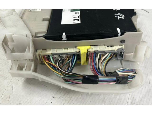 Pojistková skříňka 89221-47500, 238000-5791 Toyota Prius+ (ZVW40) 2017