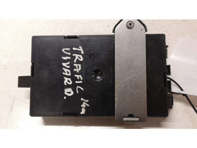 Блок управления двигателем Блок управления 18217981, 8200943317   Opel Vivaro